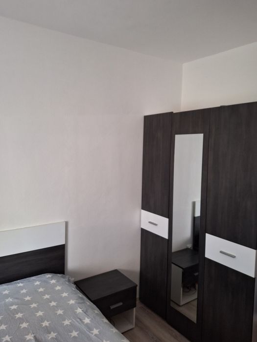 Dau spre inchiriere apartament cu trei camere
