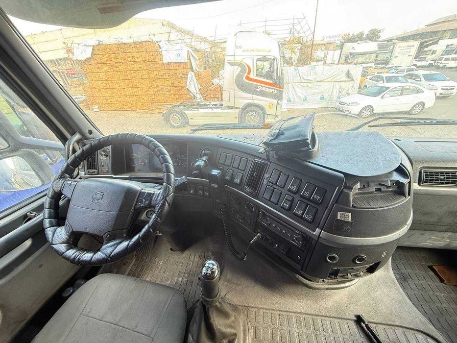 Тягач VOLVO FH12