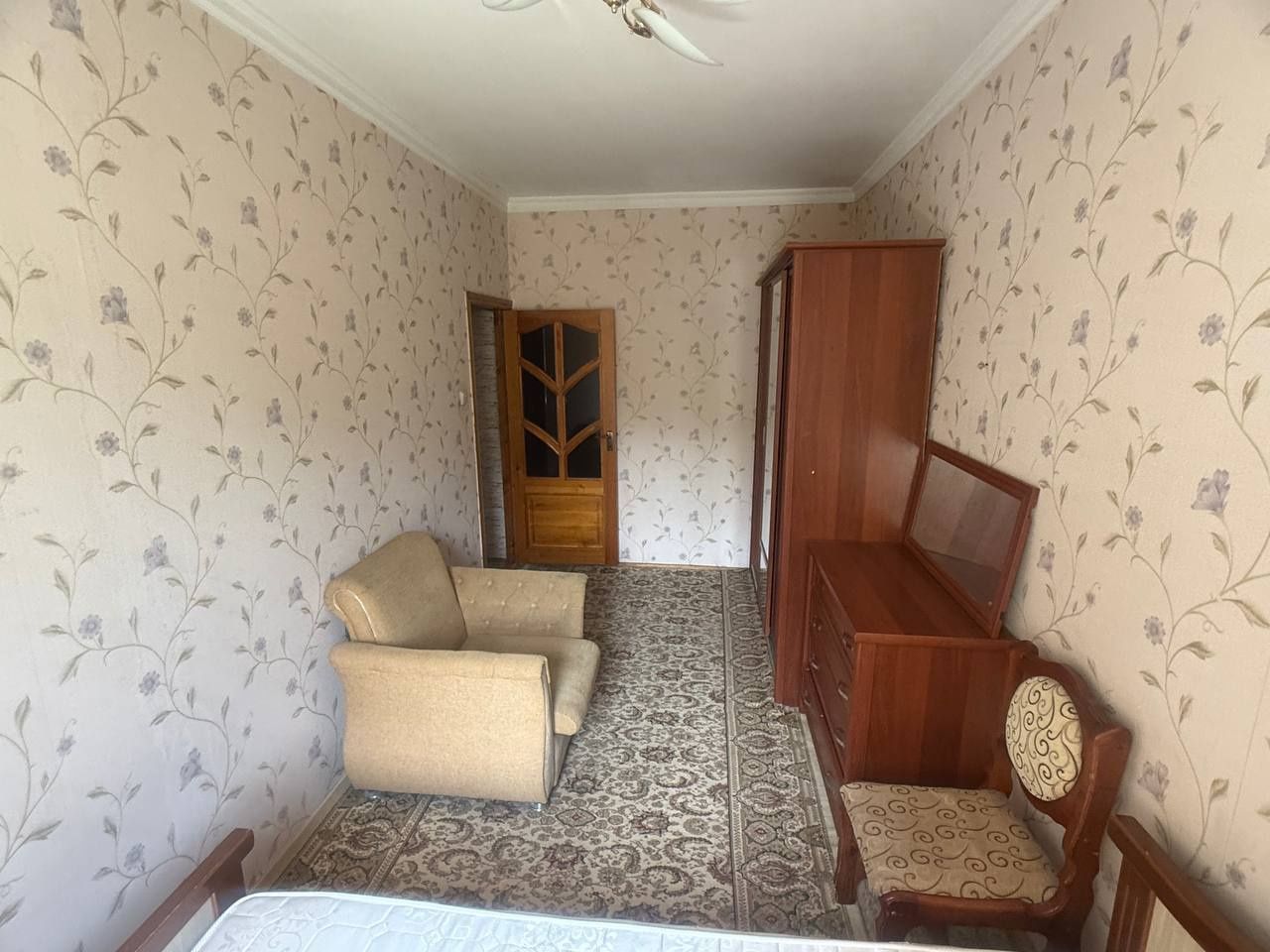 Аренда Чиланзар 19 2/4/4 балкон 1,5 *6