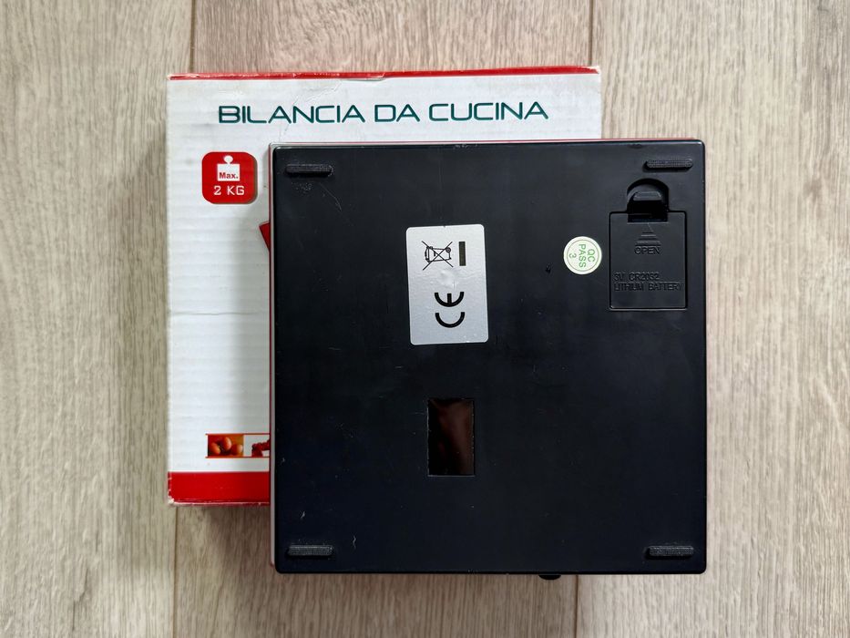 Cantar de bucatarie de precizie rosu - 2kg - merge pe orice suprafata