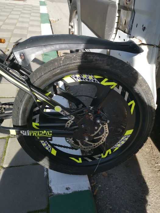 Vand bicicletă aproape noua