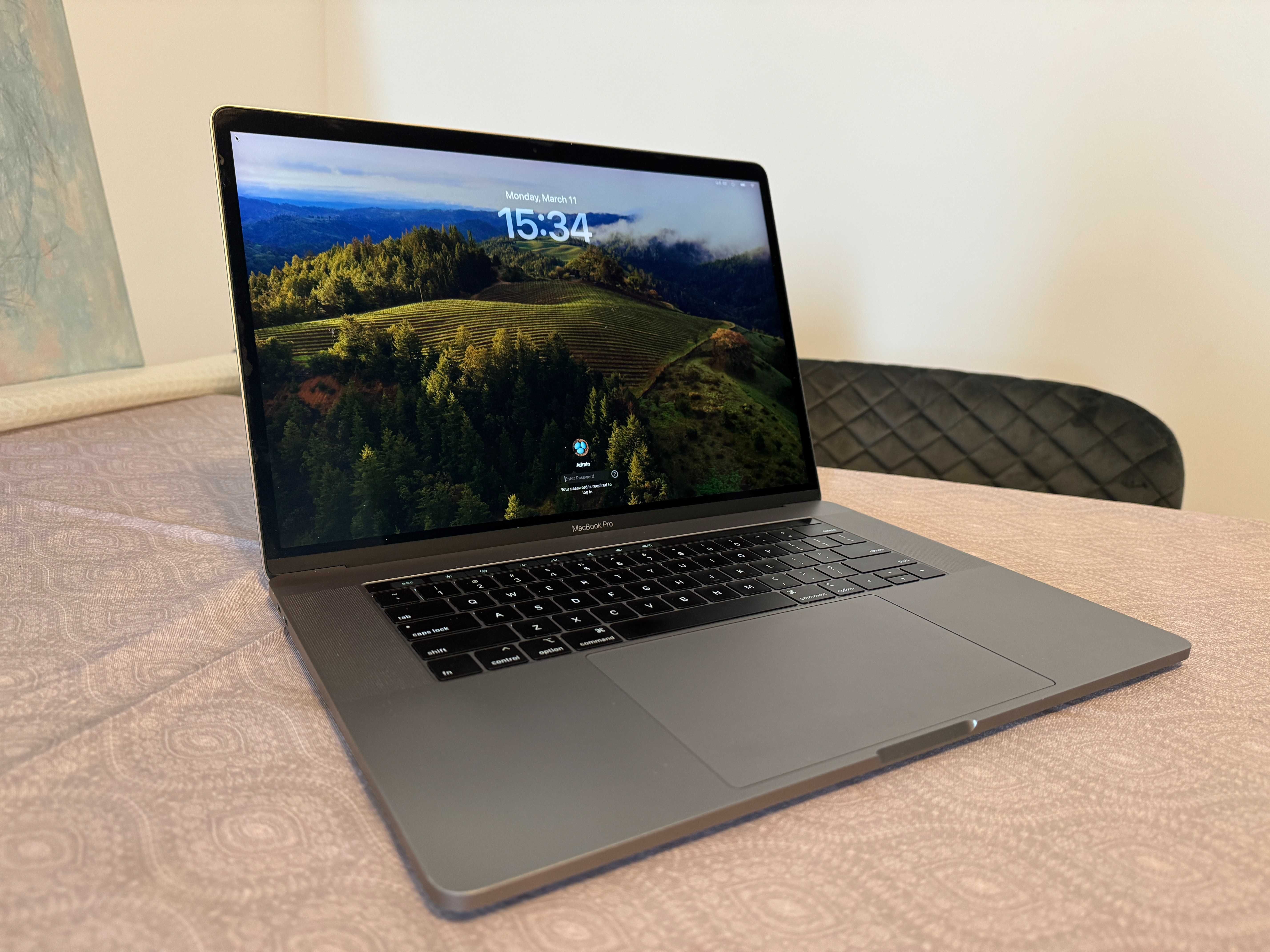 MacBook Pro 15" late 2018 6 core - i7 2.6GHz / 32GB 2400 MHz / 512GB