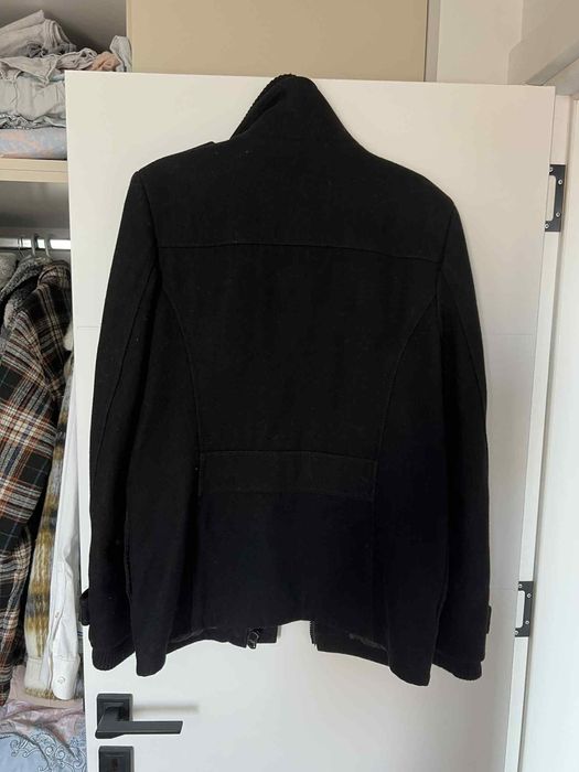 Мъжко стилно черно палто Bershka