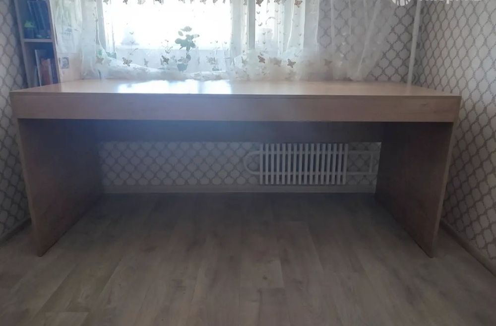Продам стол. Длина 2м ширина 80 высота 80