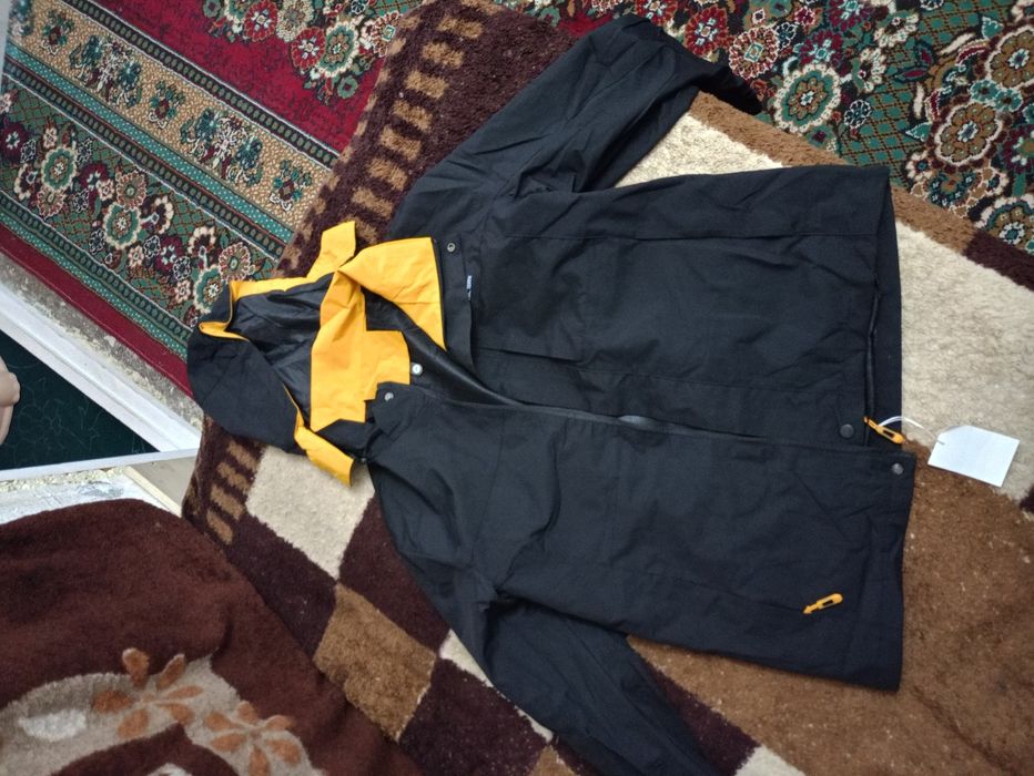 Куртка новая ни разу не одевали