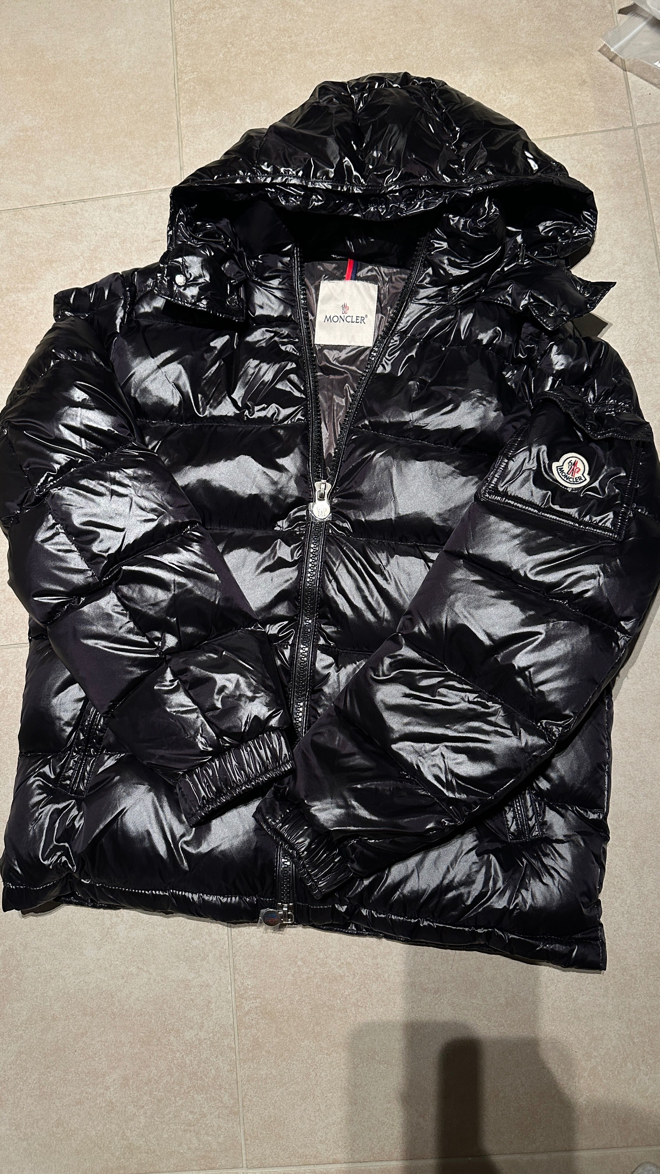 Geaca Moncler Maya cu NFC