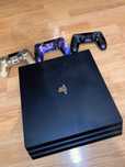 vand PlayStation 4 pro 1Tb + Gta V si 3 Controllere
