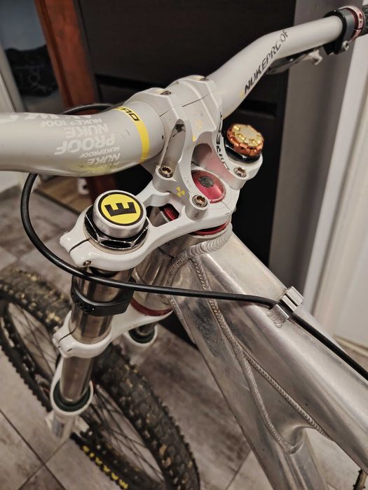 Bicicleta Downhill Ghost