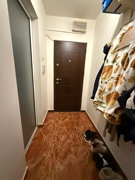 Apartament 2 camere etaj intermediar zona 9 Mai