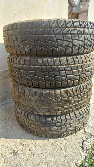 Зимные Шины 185/70/14 продается.