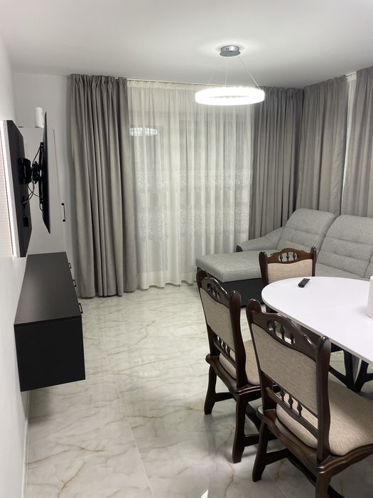 Vand Apartament Cu 3 Camere