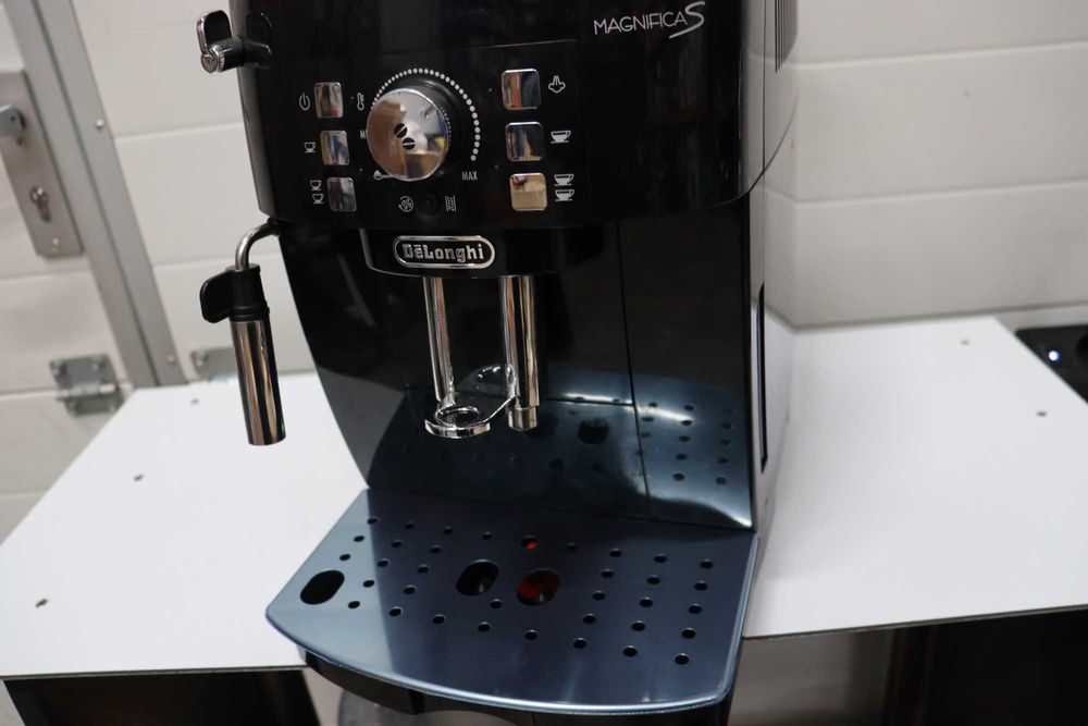 De'Longhi Magnifica S ECAM 22.110 автоматична кафемашина с разпенител