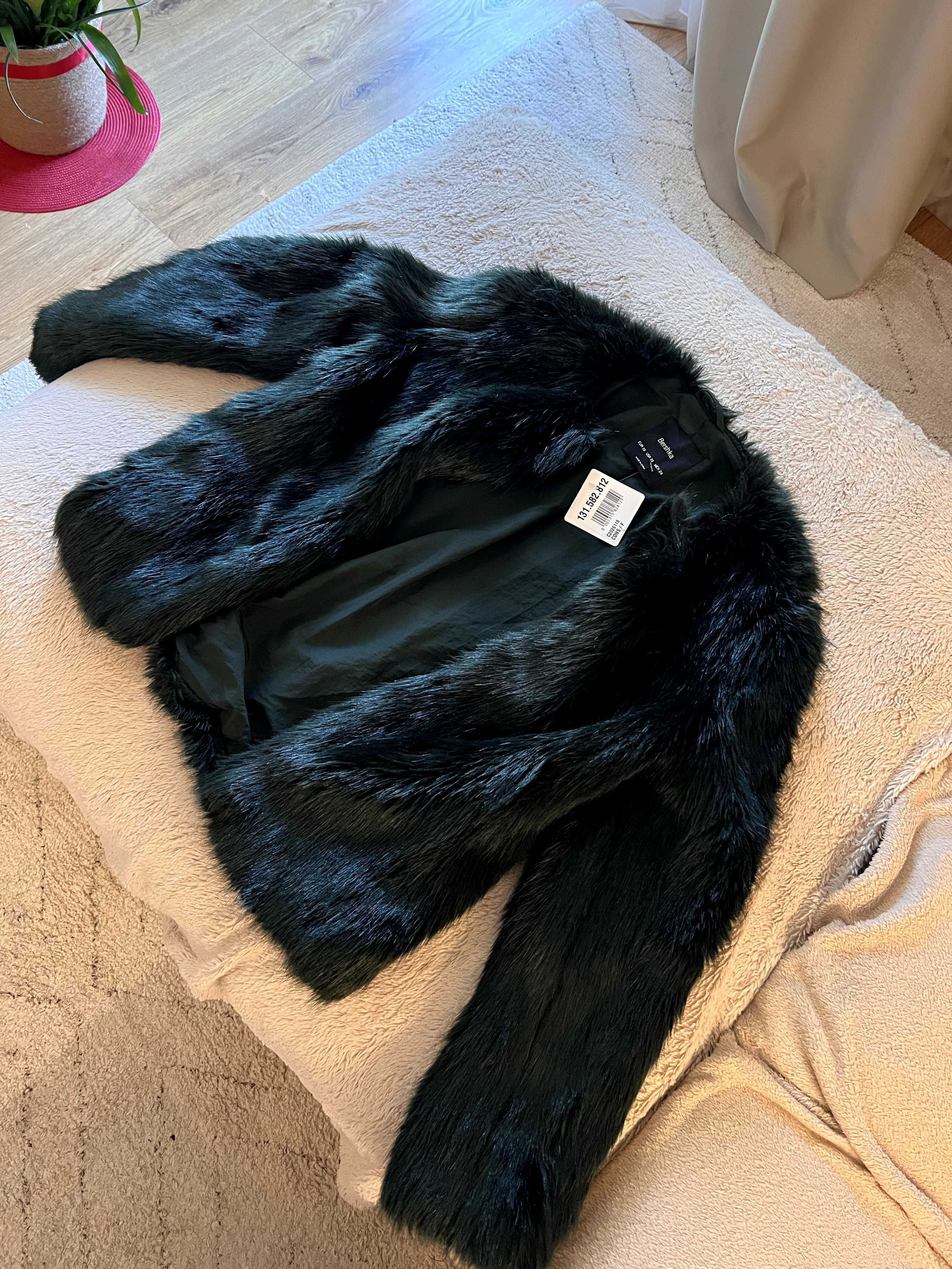 [Bershka] Тъмно зелено Пухено Сако/Палто