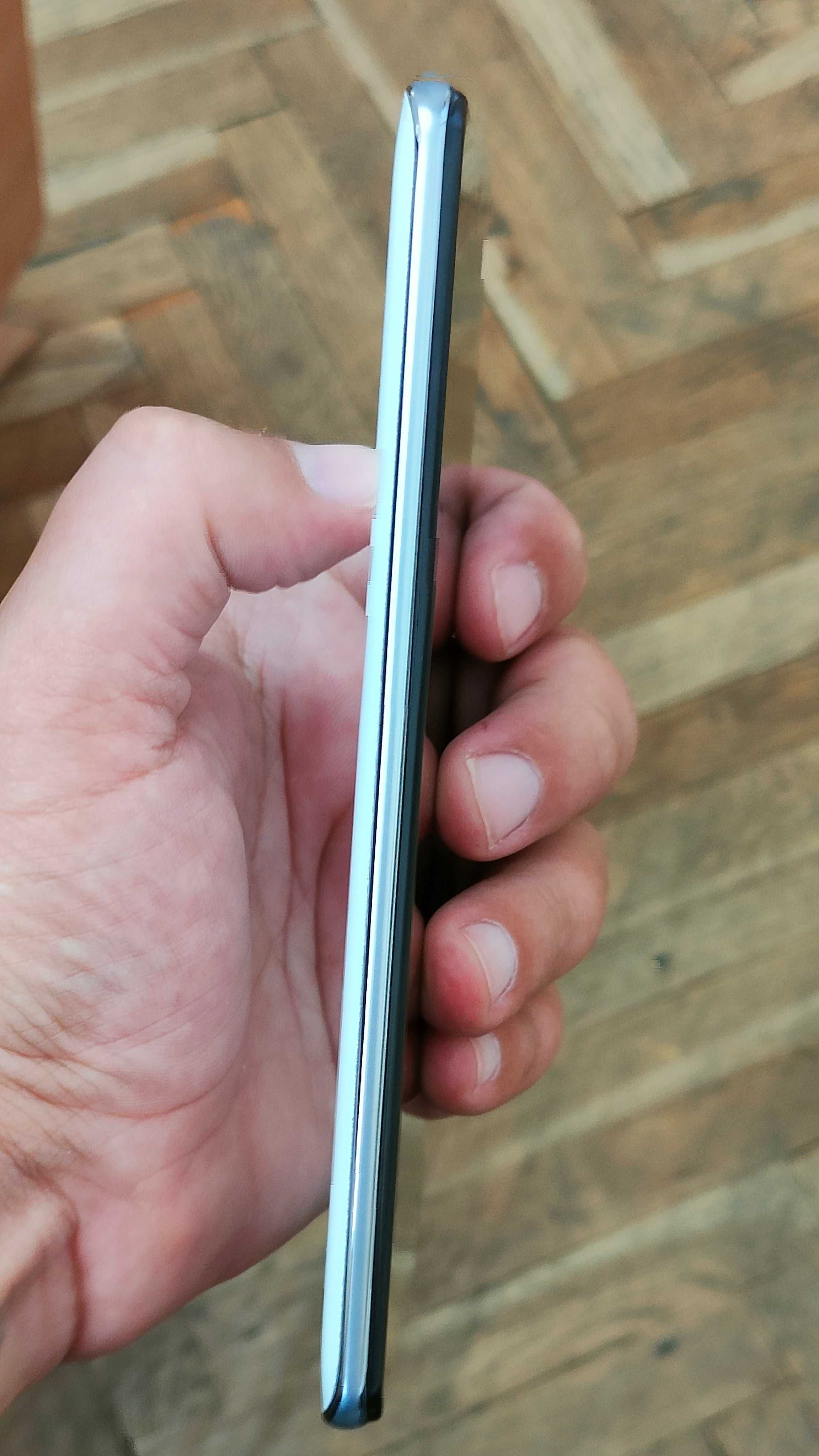 Xiaomi Poco F3 .