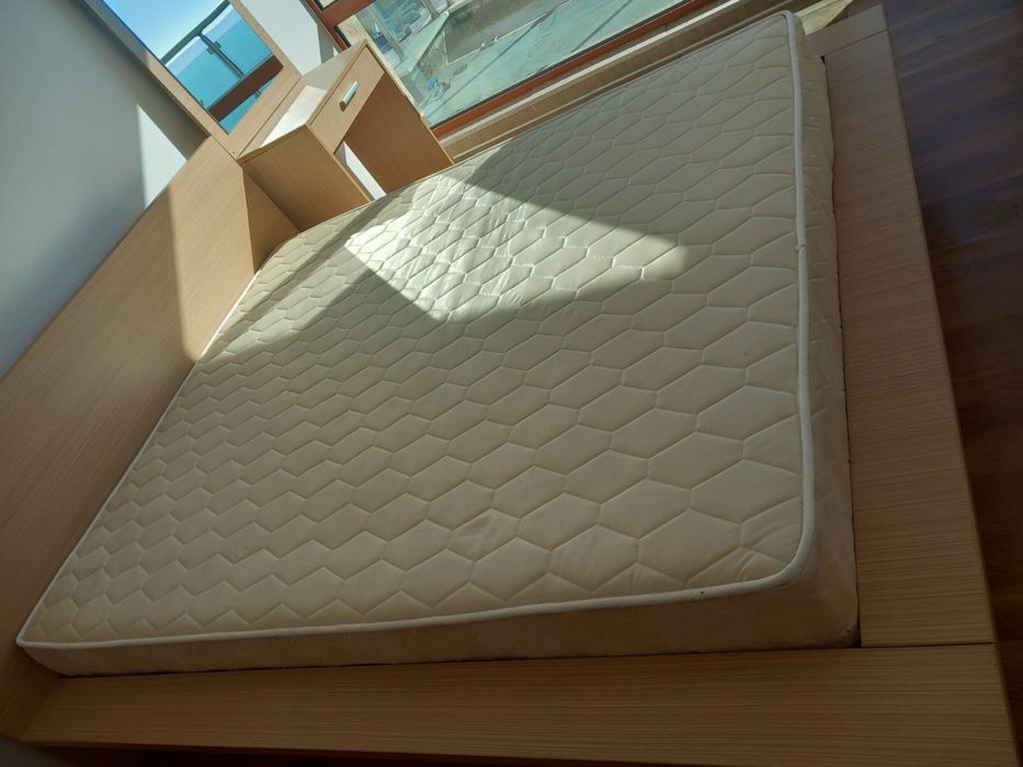 Спален комплект от спалня, гардероб, матрак и тоалетка