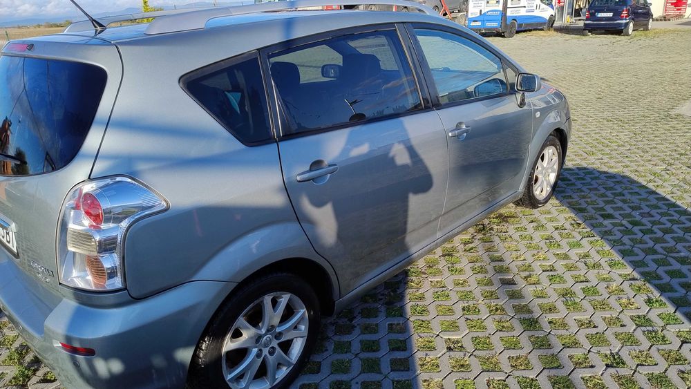 TOYOTA Corolla VERSO 7местна