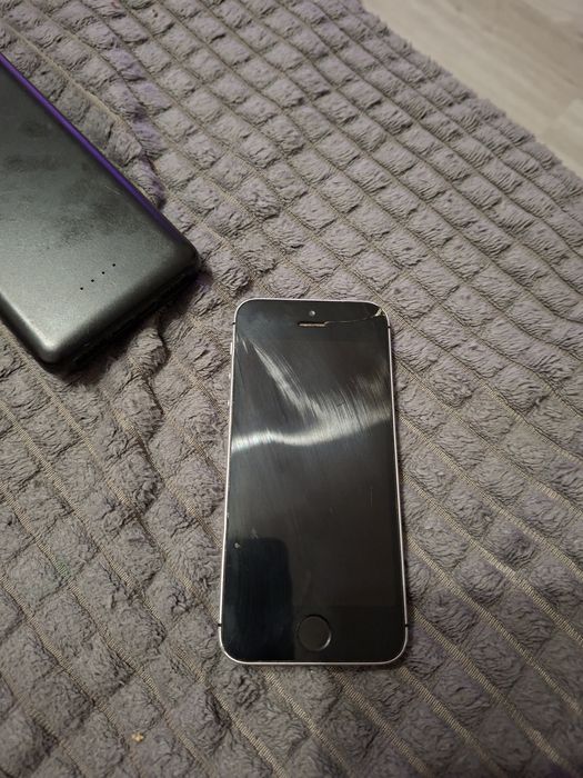 Iphone se 64 gb запазен.