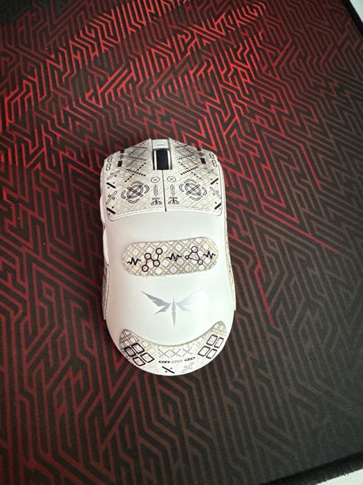 Set gaming ( are tot , fără mousepad și căști)