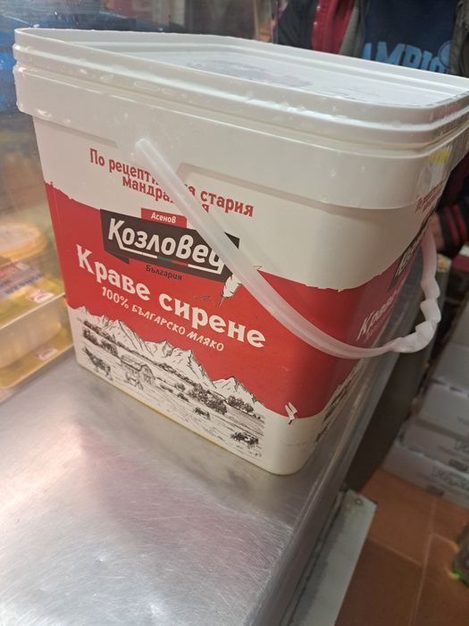 Празни кофи от сирене с капак 8кг