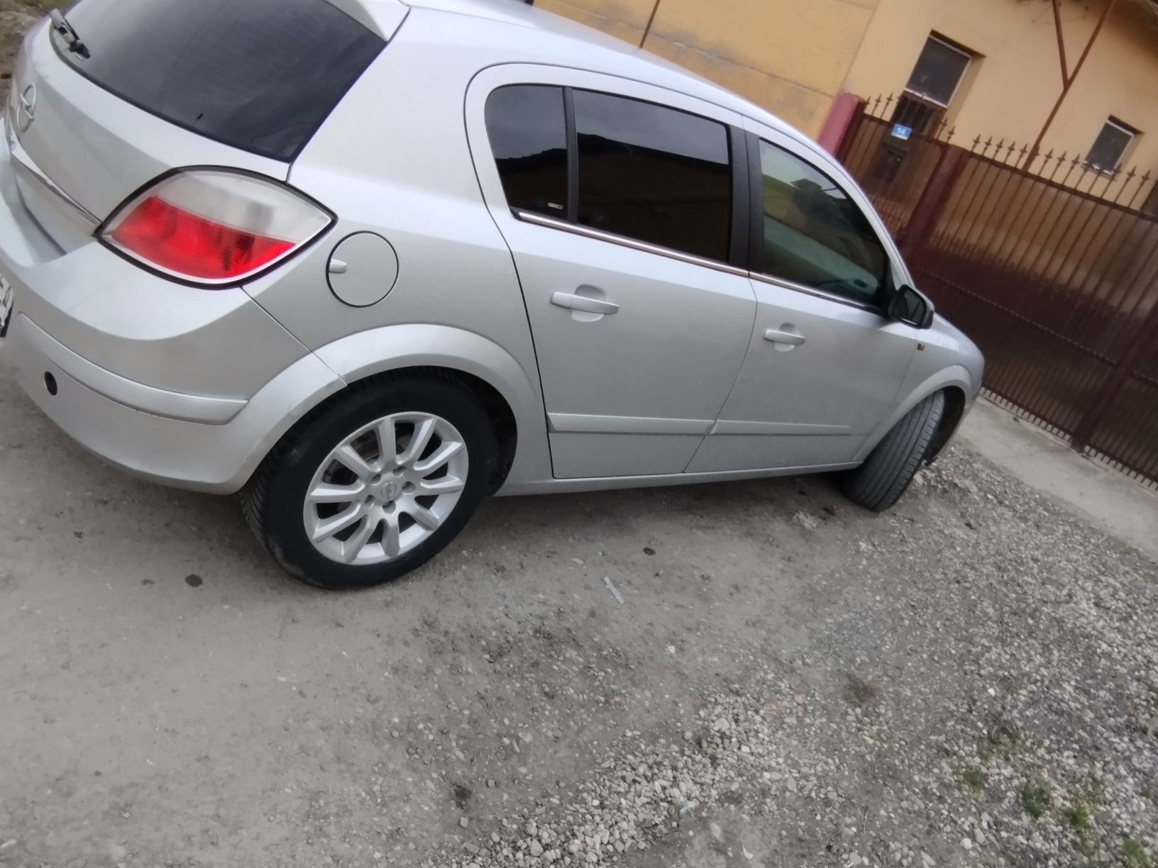 Opel Astra h 1.3 motorină 2006 Sau schimb cu ceva mai bun ofer difer!