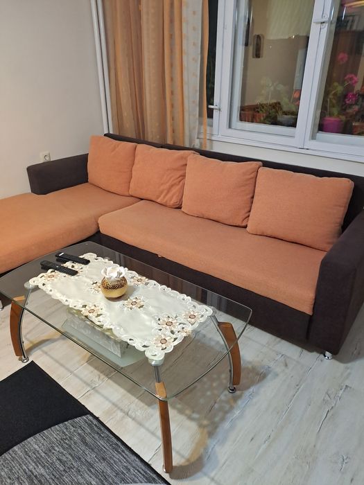 Ъглов диван за хол в добро състояние. Функция за спане,