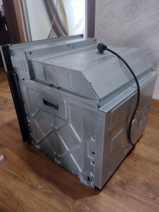 Продавам фурна за вграждане Whirlpool