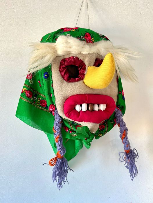 Măști de anul nou/Masca de anul nou/Babute