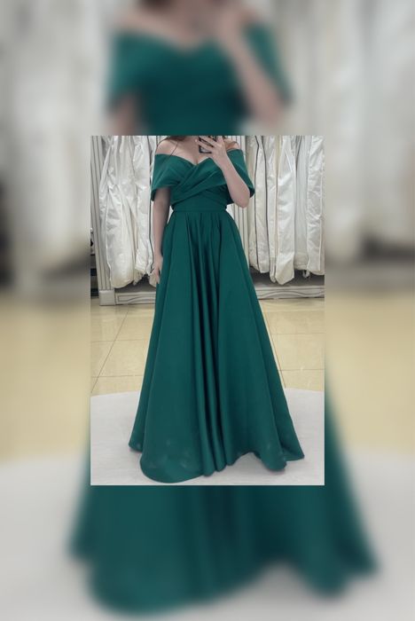 Вечернее изумрудное платье