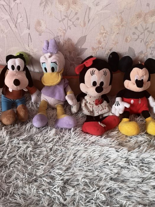 Plusuri disney diferite dimensiuni