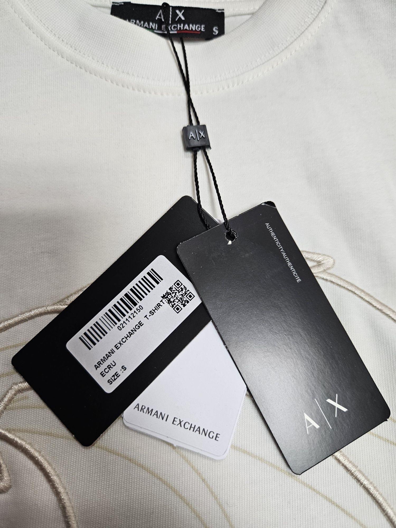 ARMANI EXCHANGE   чисто нова тениска с етикет топ качество.
С,М, Л, ХЛ