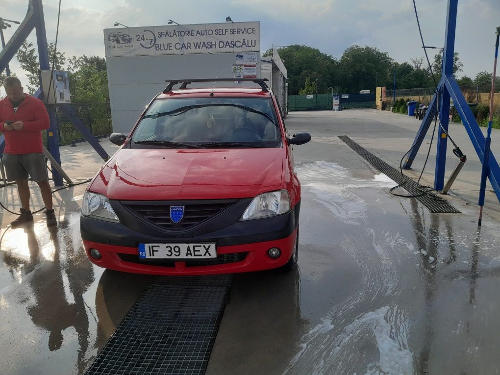 Vând Dacia Logan