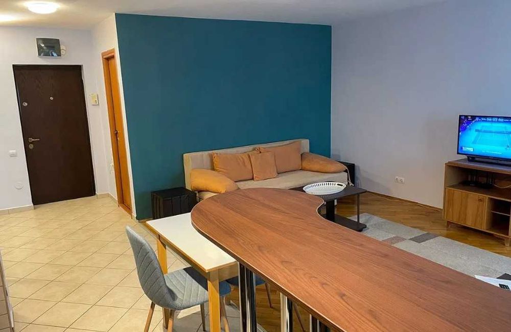 Дава се под наем Едностаен апартамент в Пловдив, Изгрев - 40 кв.м за 153 € - Снимка #2