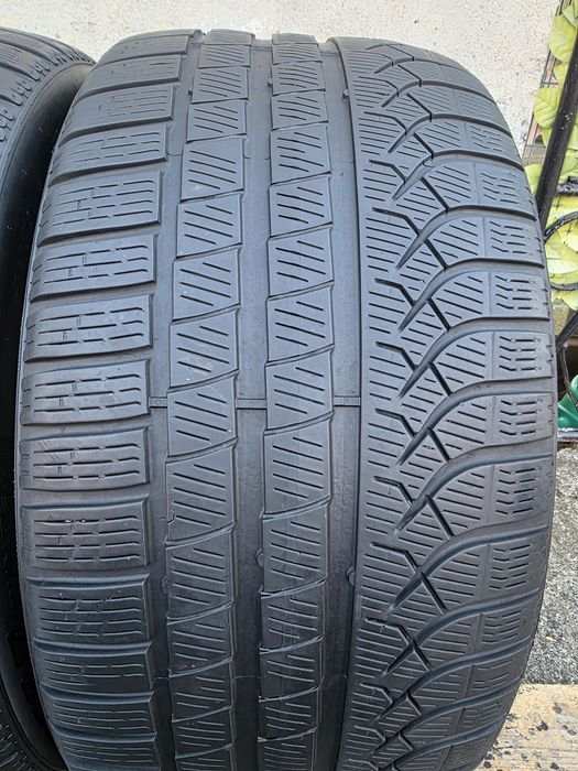 Vând două anvelope de iarna pirelli 275 35 20 dot 2822