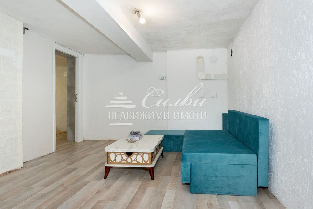 Тристаен ТУХЛЕН апартамент - кв.Тракия