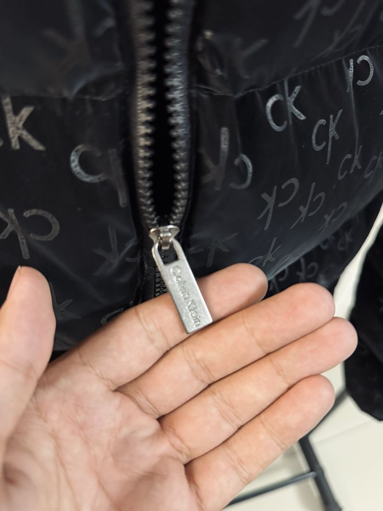 Calvin Klein черно матово яке
