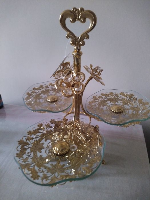 Круглая ваза трехярусная