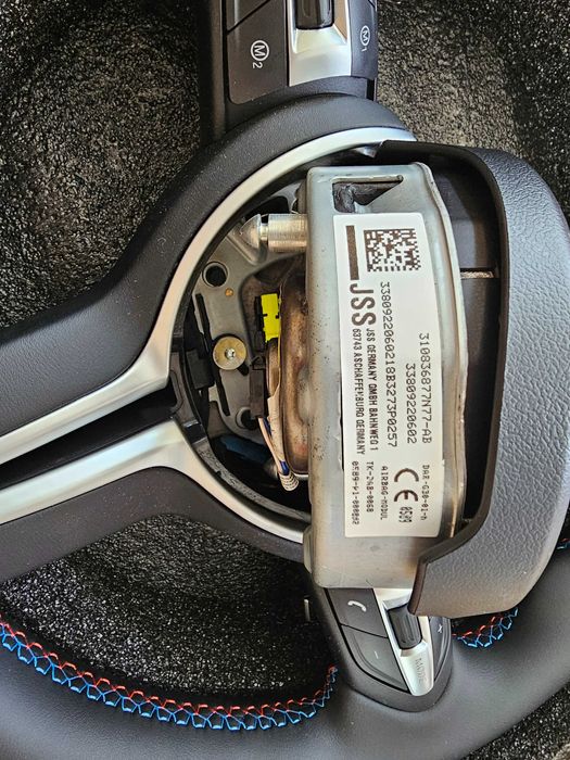 BMW M волан F10 M5 F06 F12 F13 M6 M Sport кожен волан за БМВ