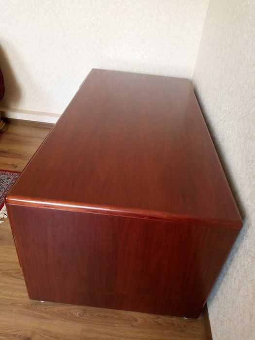 Старинный большой стол из Бразилии, натуральный шпон