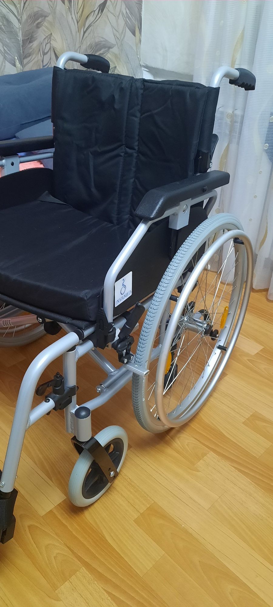 Продам инвалидную коляску