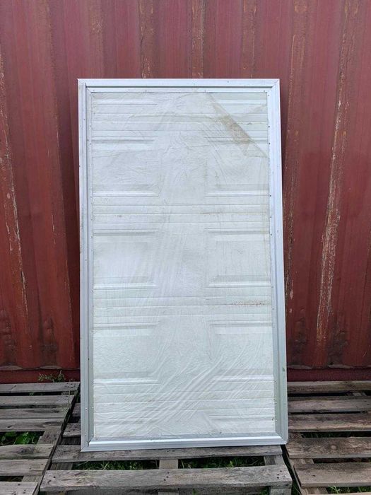 Дверь алюминиевая облегченная утеплённая.