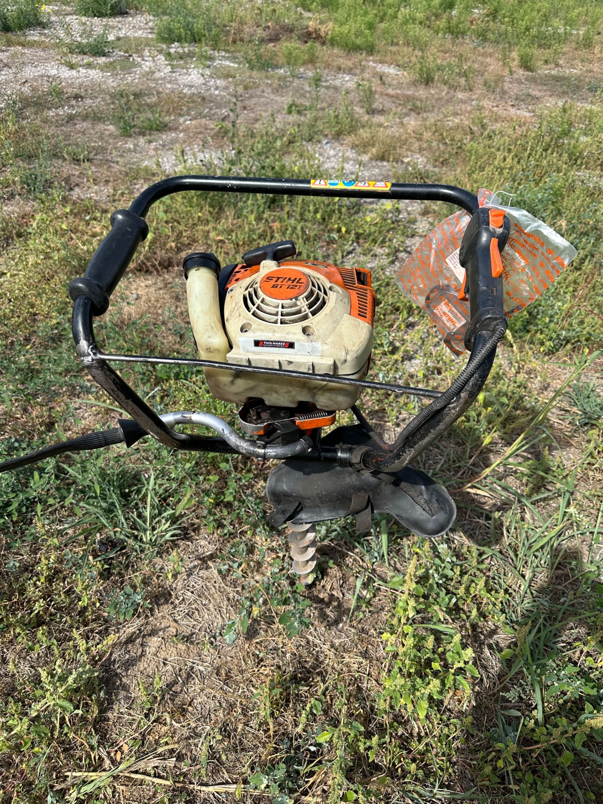Stihl BT 120 бензинов свредел за дупки