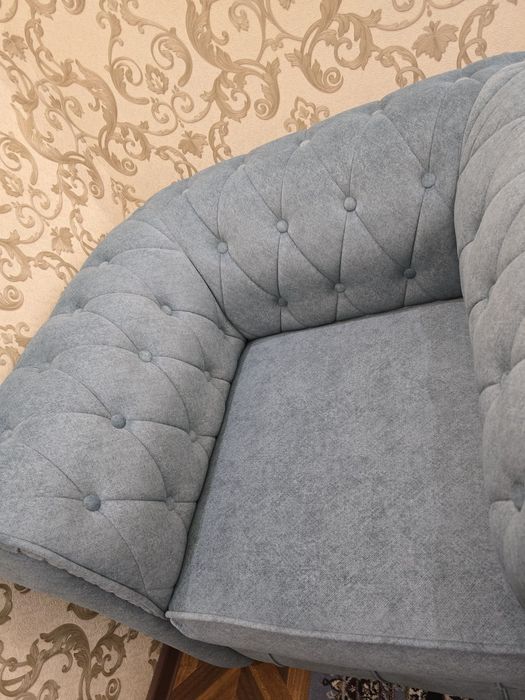 Диван кресло 2 штука и журнальный столик новом состоянии