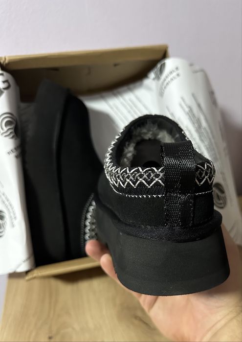 UGG Tazz Black.