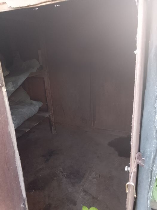 Продам железный контейнер 2*2,и два маленьких железных ящика
