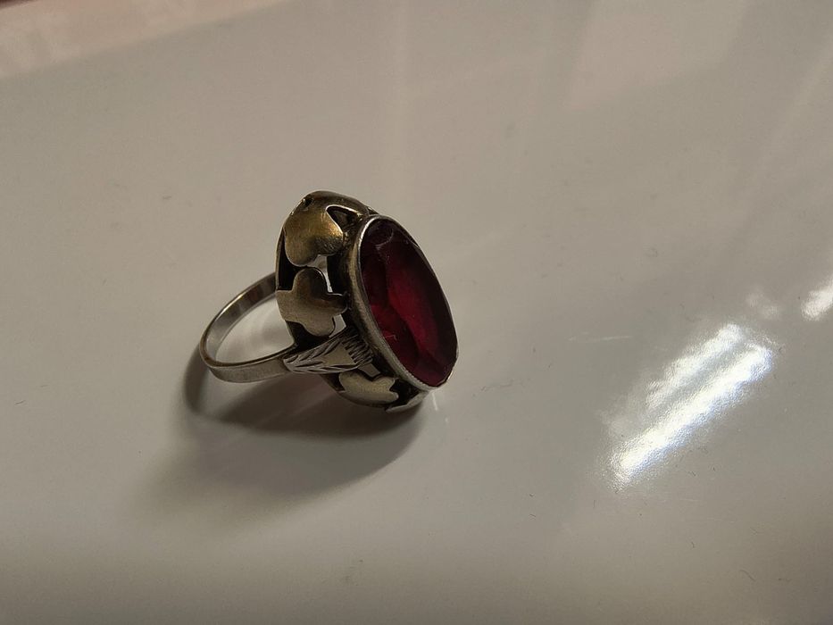 Vând 2 inele de argint cu pietre pretioase