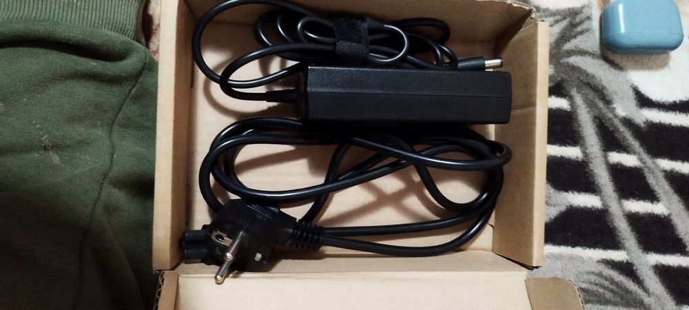 Încărcător laptop dell nou nici măcar la o încărcătură nu l-am folosit