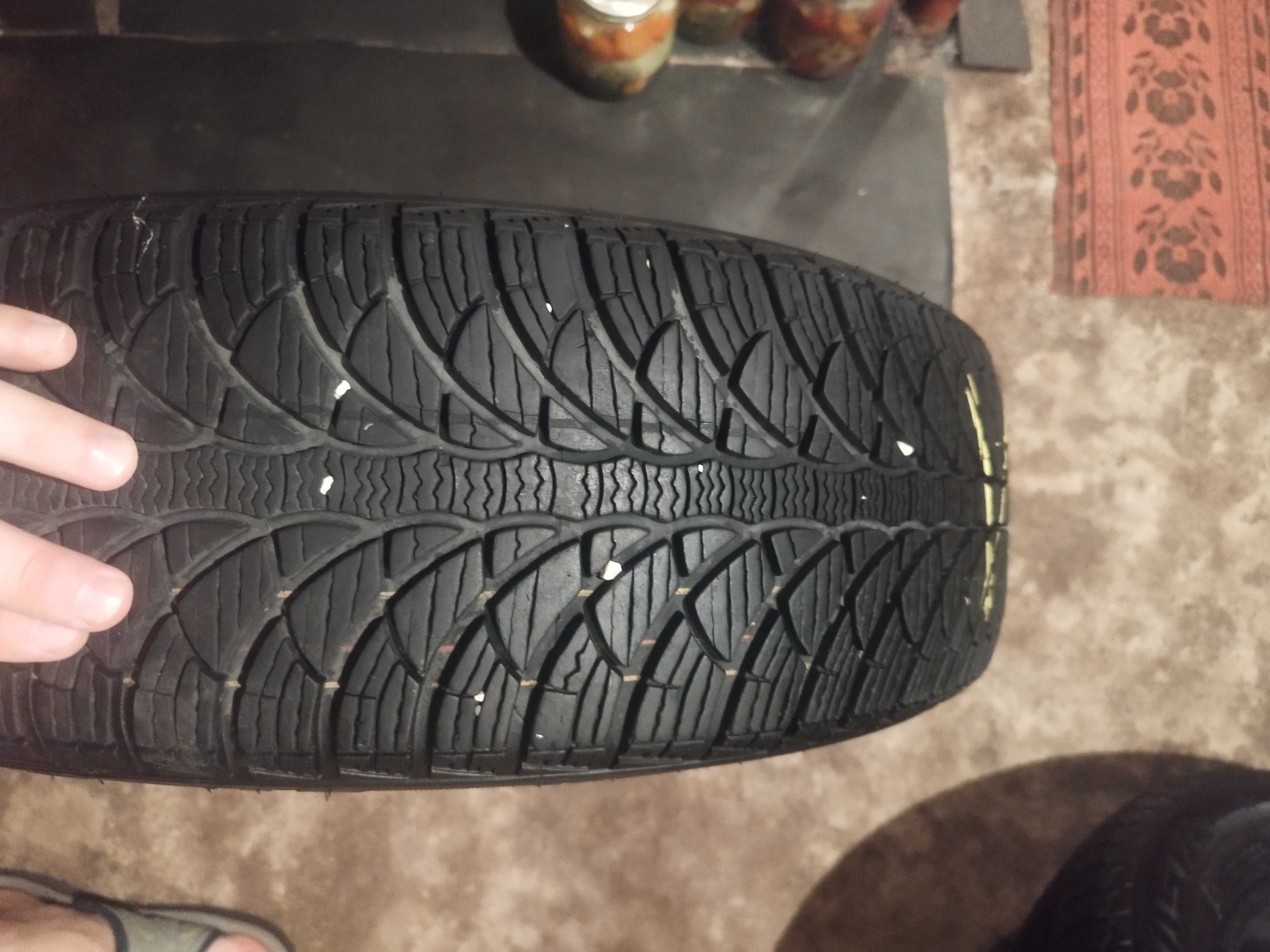 Зимни гуми 2 х 2 вида 185/60 R15