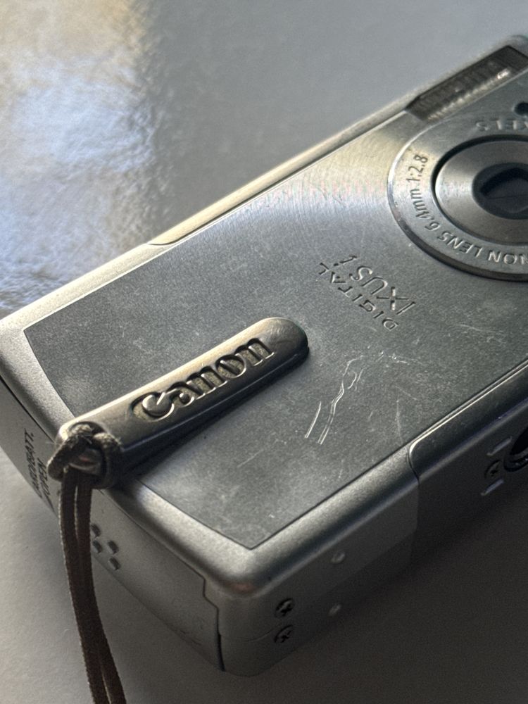 Canon PowerShot SD10 Digital ELPH Фотоапарат
