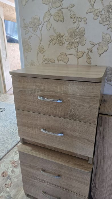 Прикроватные тумбы