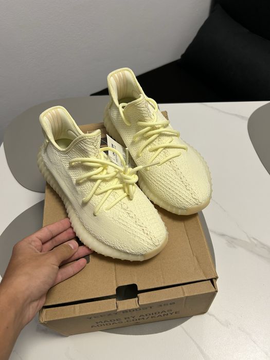 Yeezy 350 v2 culoare deschisa